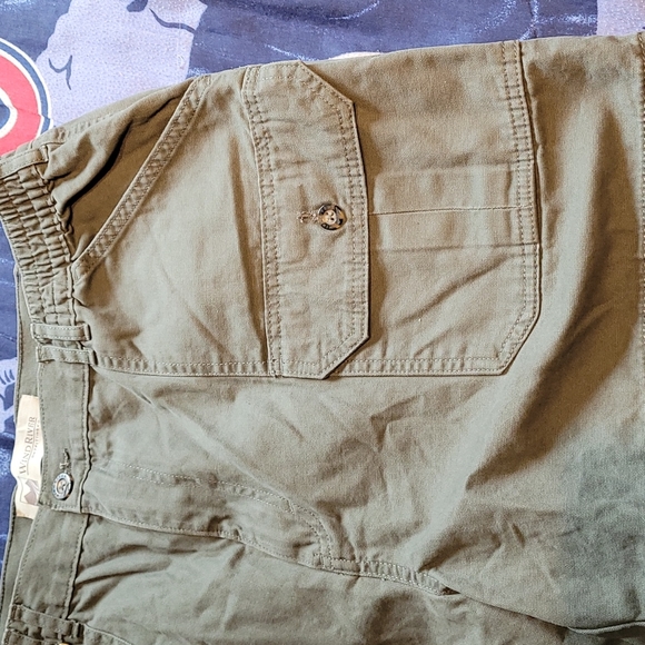 WindRiver outfitting Shorts with a ton of Pockets - Picture 3 of 6